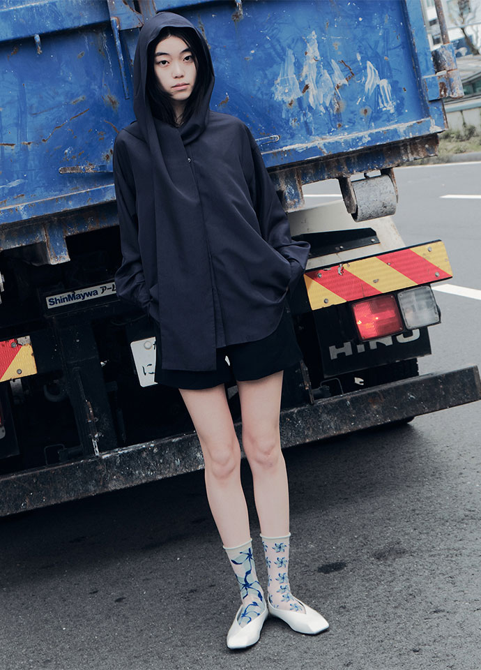 Asymmetrical Geometric Sheer Crew Socks